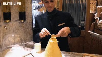 艾伦杜卡斯的三星米其林餐厅（乔治五世，位于摩纳哥）中的手工自制的黄油